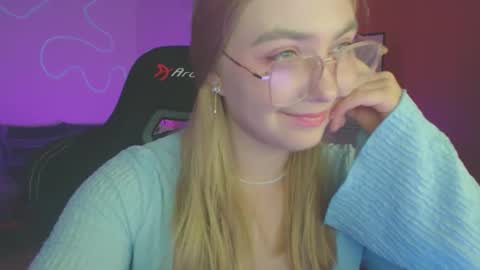 petalkiss online show from October 13, 6:54 pm