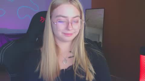 petalkiss online show from October 24, 5:42 pm