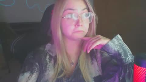 petalkiss online show from October 1, 6:46 pm