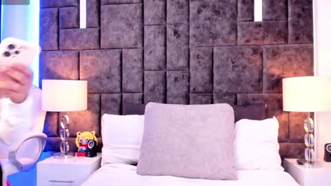 Snapshot of petit_rosseowo chatting on December 10, 7:54 pm Im Rosse but u can call me Rossie or Rosita . online show from December 10, 7:54 pm