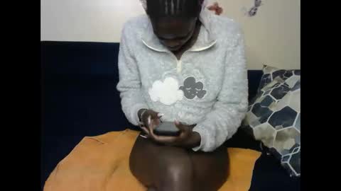 petite_lavi2 online show from April 21, 8:32 am