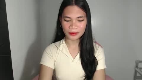 petite_pauline online show from March 3, 12:38 am