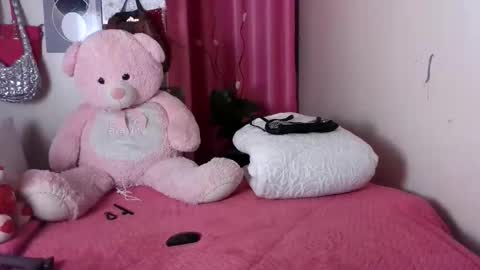 petite_princes online show from April 6, 8:21 pm