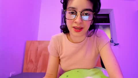 Lunna online show from December 21, 2:19 am