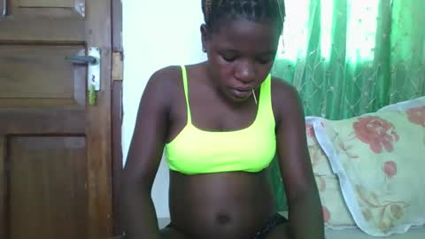 petitesweetchiq online show from February 2, 7:51 am