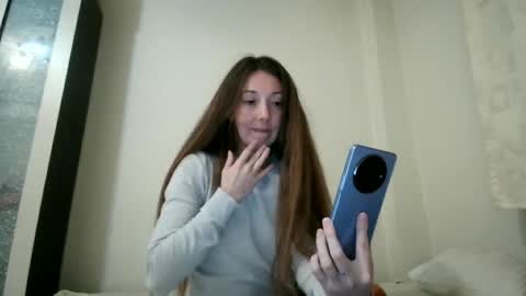 Snapshot of pieceofmoon chatting on October 6, 8:46 pm Moonie online show from October 6, 8:46 pm