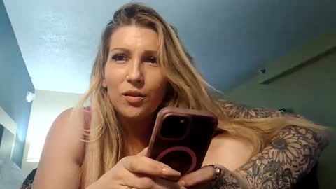 piffroyale online show from October 31, 6:26 am