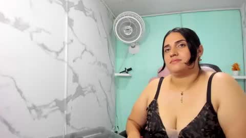 pilar  online show from August 4, 12:05 am