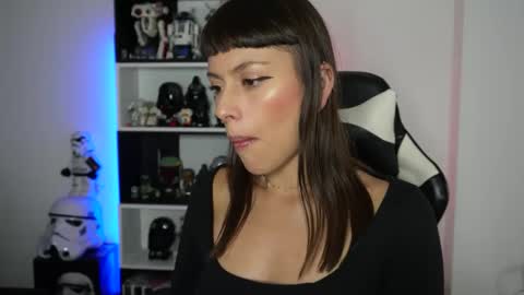 Emily online show from April 6, 11:17 pm