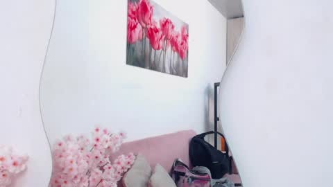 pinky_f00x online show from April 8, 7:49 pm