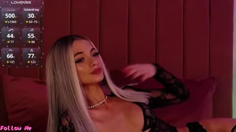 Pinky online show from March 9, 7:39 pm