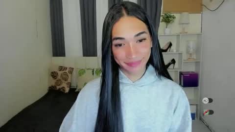 pixiedoll_ online show from February 4, 5:38 pm