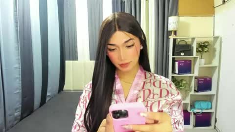 pixiedoll_ online show from June 27, 7:31 am