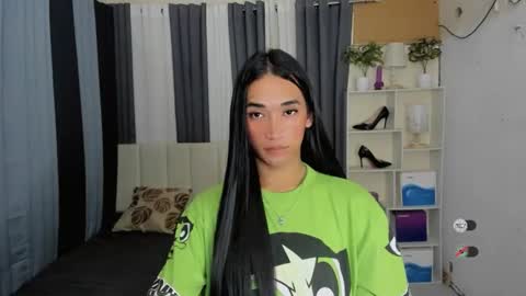 pixiedoll_ online show from February 12, 1:29 am