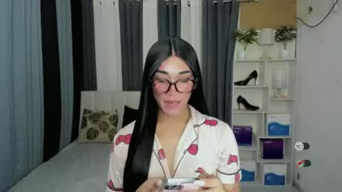 pixiedoll_ online show from February 28, 12:37 pm