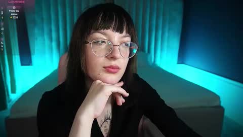 pixiepeachh online show from October 9, 2:10 pm