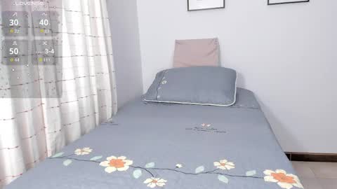 Angie Henao online show from April 14, 5:46 pm