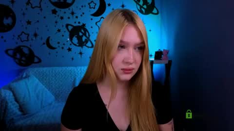 Sophie online show from June 2, 7:15 pm
