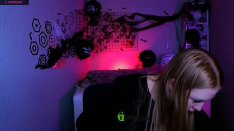 Snapshot of playful_sophie chatting on October 22, 1:27 pm Sophie online show from October 22, 1:27 pm
