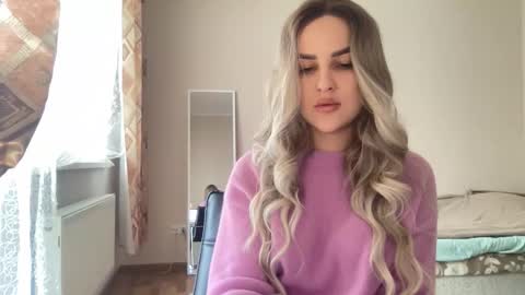 Mia online show from October 6, 8:20 am
