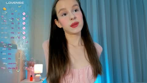 Snapshot of plusvibe chatting on December 4, 6:06 pm Sophie online show from December 4, 6:06 pm