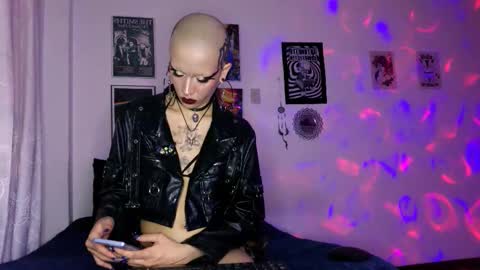    online show from December 3, 1:19 am