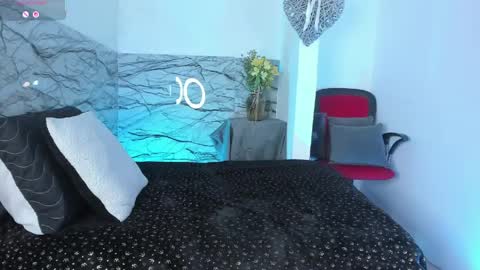 Emi online show from April 6, 6:20 pm