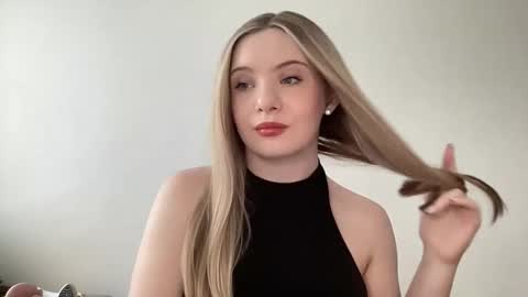polishangel222 online show from April 28, 2:21 pm