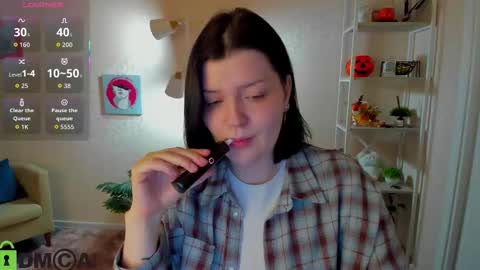 Polly online show from November 25, 5:04 pm