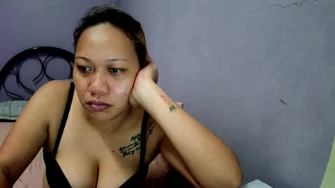 pretty_lyn08 online show from May 31, 6:09 pm