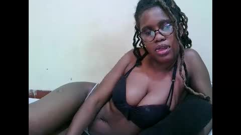 Snapshot of pretty_mellan chatting on March 11, 4:41 am pretty_mellan online show from March 11, 4:41 am