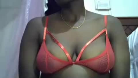 pretty_moanna online show from July 16, 5:50 pm