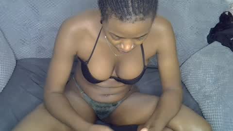 pretty_petite24 online show from August 6, 11:17 am