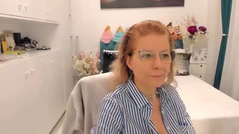 Snapshot of prettyblackeyes chatting on January 24, 7:41 am wilma online show from January 24, 7:41 am