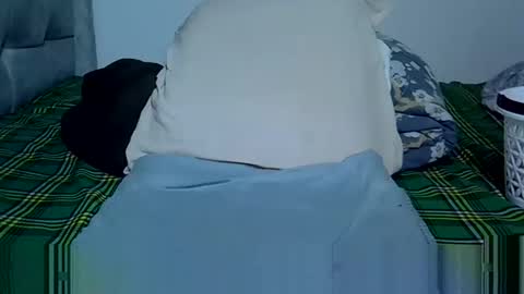 Prettiesexxy online show from February 24, 9:19 am