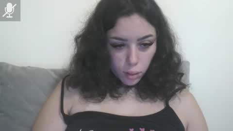 prettyjulliette online show from February 3, 6:01 pm