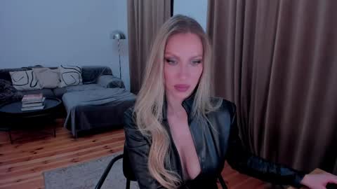 Eva online show from May 3, 9:40 pm