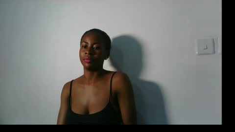 Snapshot of prettylove5 chatting on October 5, 11:43 pm evelyn online show from October 5, 11:43 pm