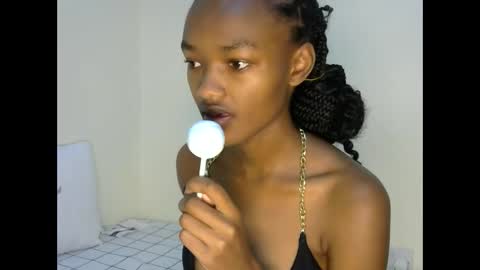 prettyquiny254 online show from October 4, 5:02 am