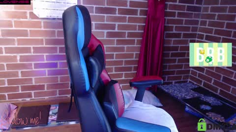 Snapshot of princesa_leia_zathur chatting on January 21, 12:50 pm Leia online show from January 21, 12:50 pm