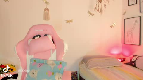princessluna_14 online show from May 29, 9:13 pm
