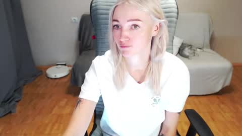 Polly online show from December 16, 3:34 am