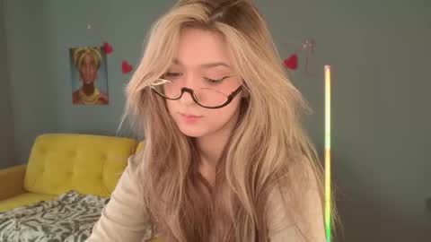 Bella online show from February 19, 5:40 am