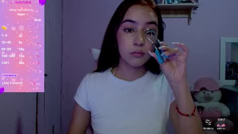 Snapshot of quee_tiana chatting on October 8, 2:27 am your princess online show from October 8, 2:27 am