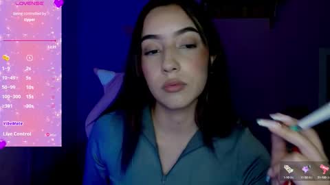 Snapshot of quee_tiana chatting on October 4, 5:35 am your princess online show from October 4, 5:35 am