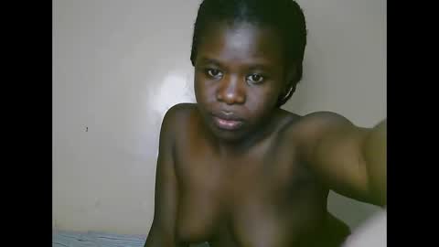 Snapshot of queen_latasha chatting on October 20, 7:50 pm queen_latasha online show from October 20, 7:50 pm
