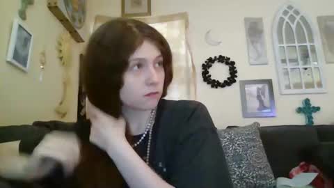 queencrimsonlvx online show from May 2, 12:25 am