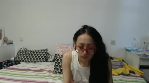 queensofiaqueen online show from April 2, 8:01 am