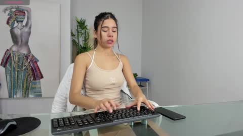 Snapshot of rachell_criss chatting on February 18, 4:04 am Rachell online show from February 18, 4:04 am