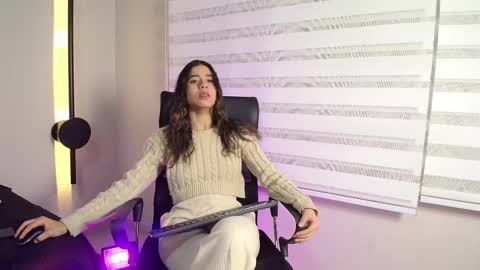 Snapshot of rachell_criss chatting on February 19, 3:50 am Rachell online show from February 19, 3:50 am